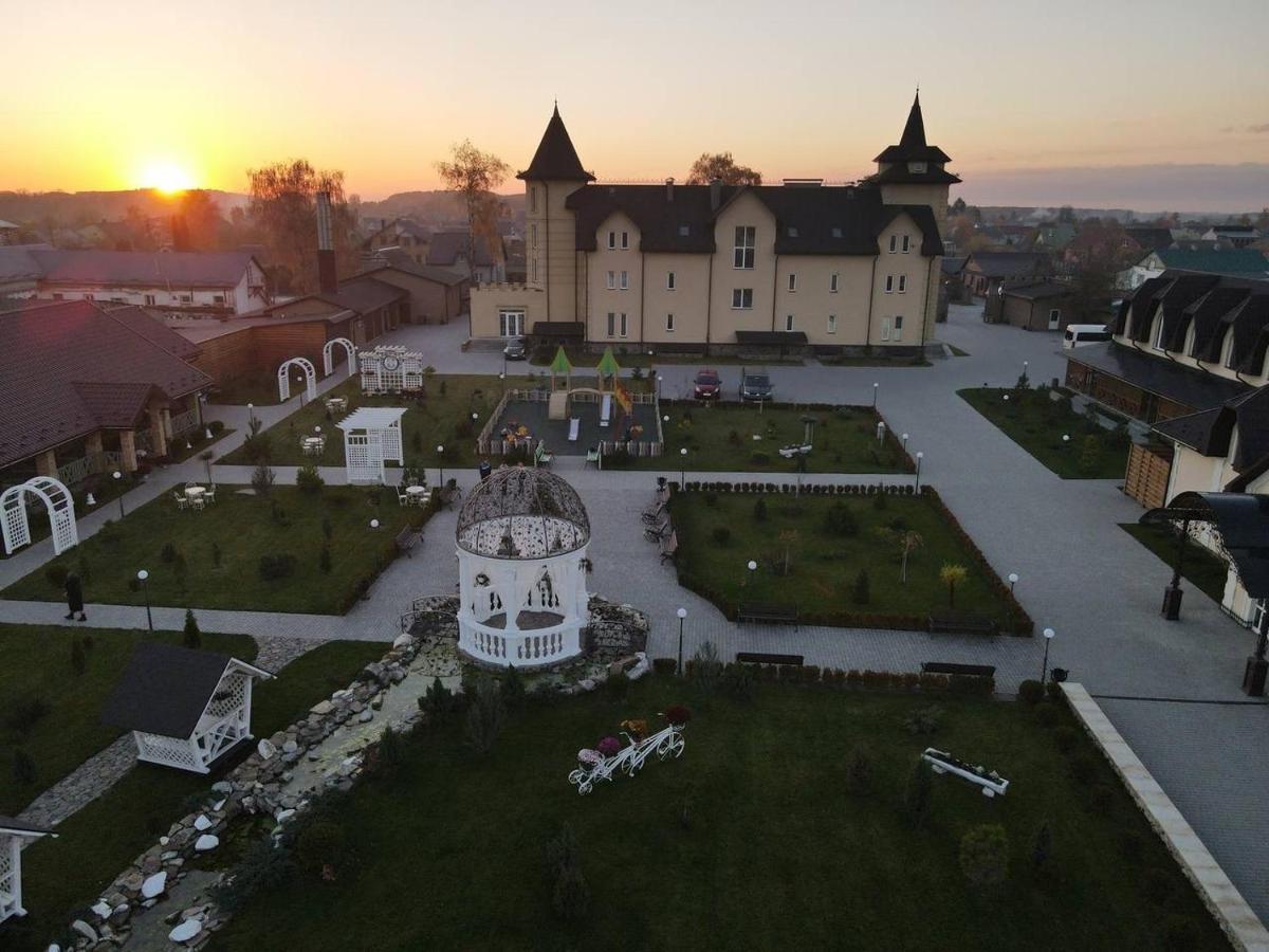 Готельно-Ресторанний Комплекс Прованс Парк Pochaiv Exterior foto