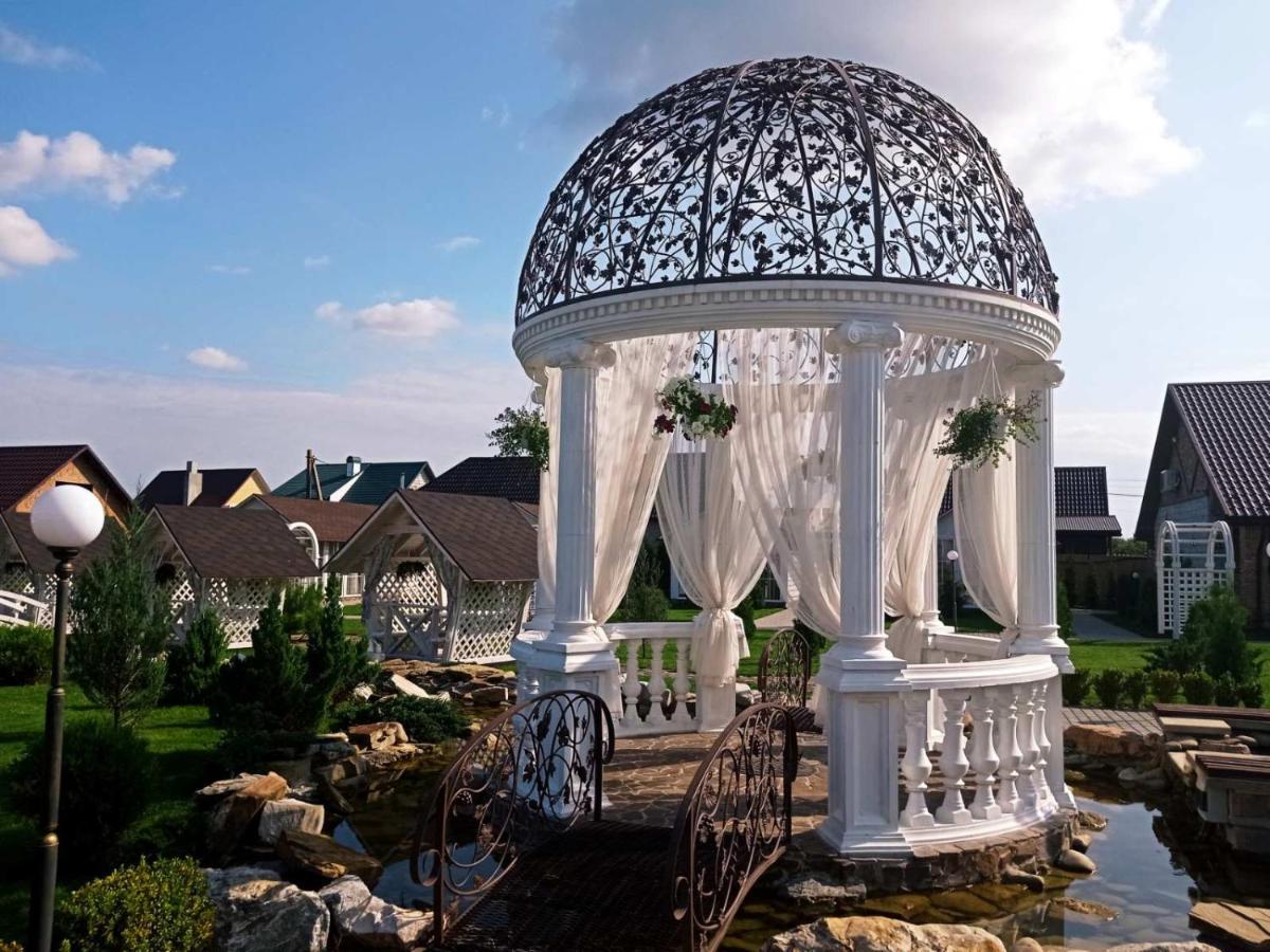 Готельно-Ресторанний Комплекс Прованс Парк Pochaiv Exterior foto