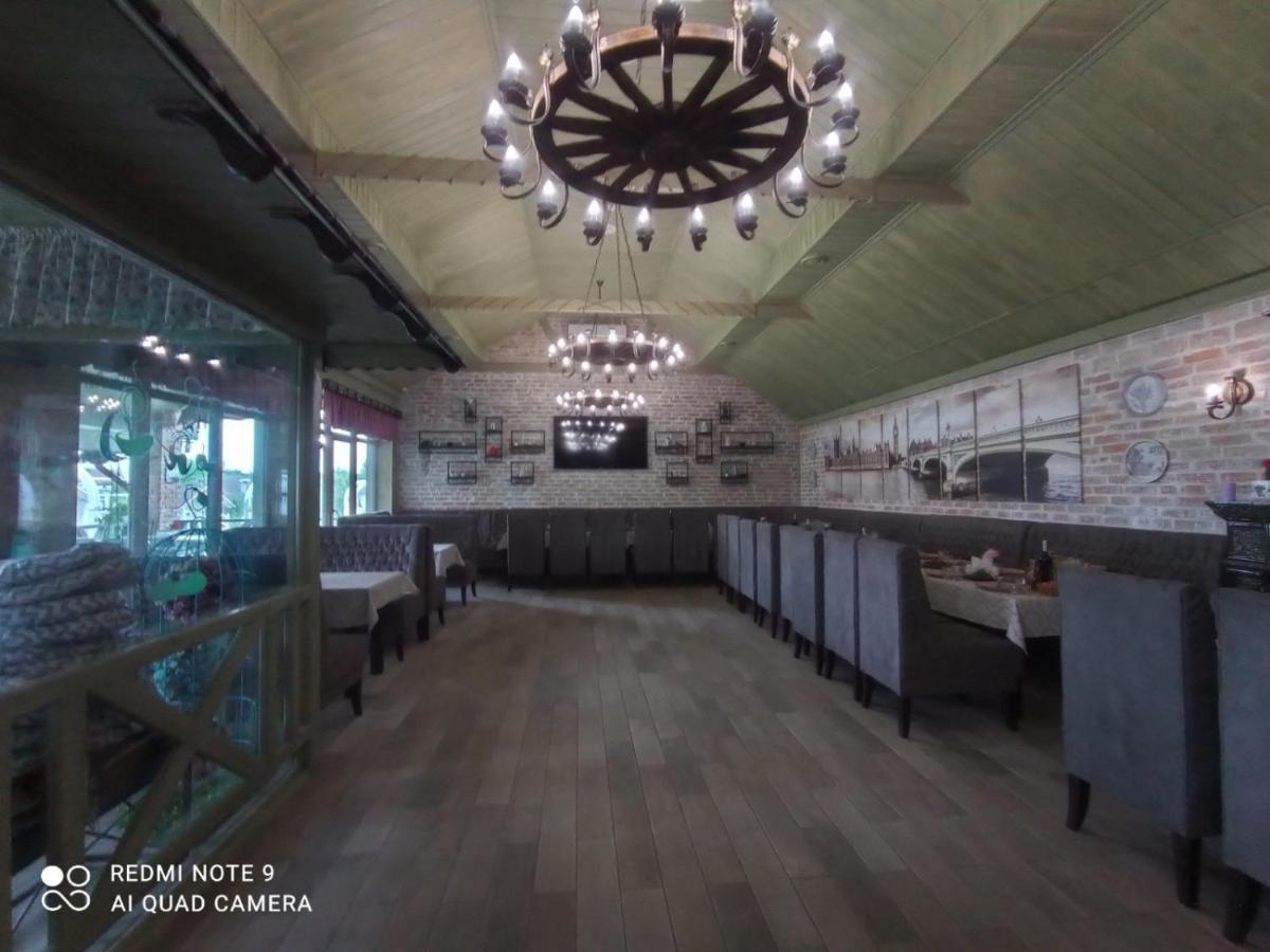 Готельно-Ресторанний Комплекс Прованс Парк Pochaiv Exterior foto