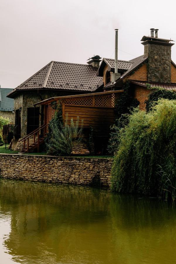 Готельно-Ресторанний Комплекс Прованс Парк Pochaiv Exterior foto