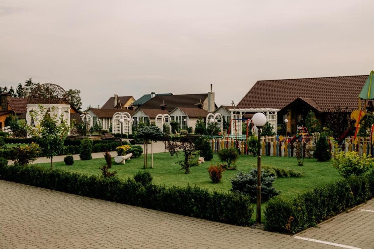 Готельно-Ресторанний Комплекс Прованс Парк Pochaiv Exterior foto