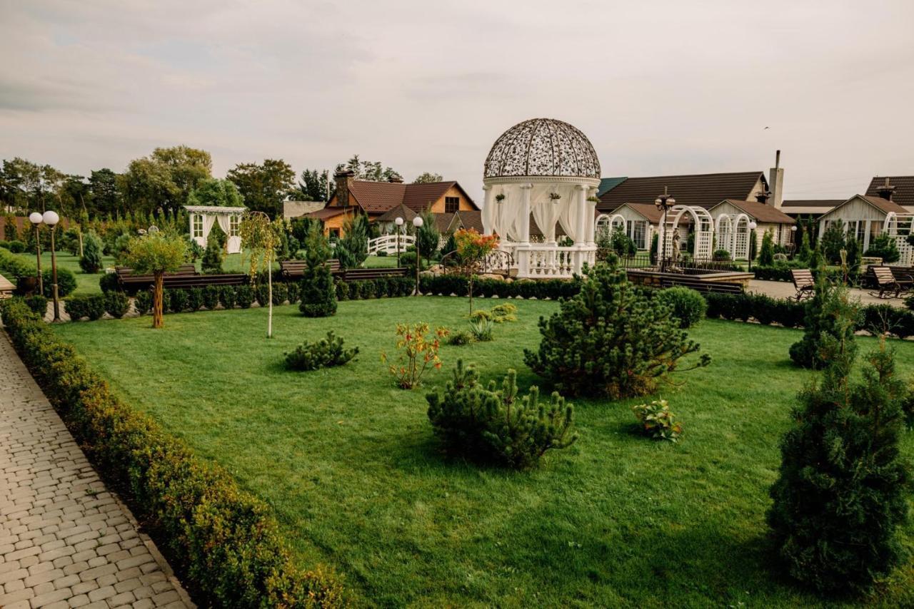 Готельно-Ресторанний Комплекс Прованс Парк Pochaiv Exterior foto