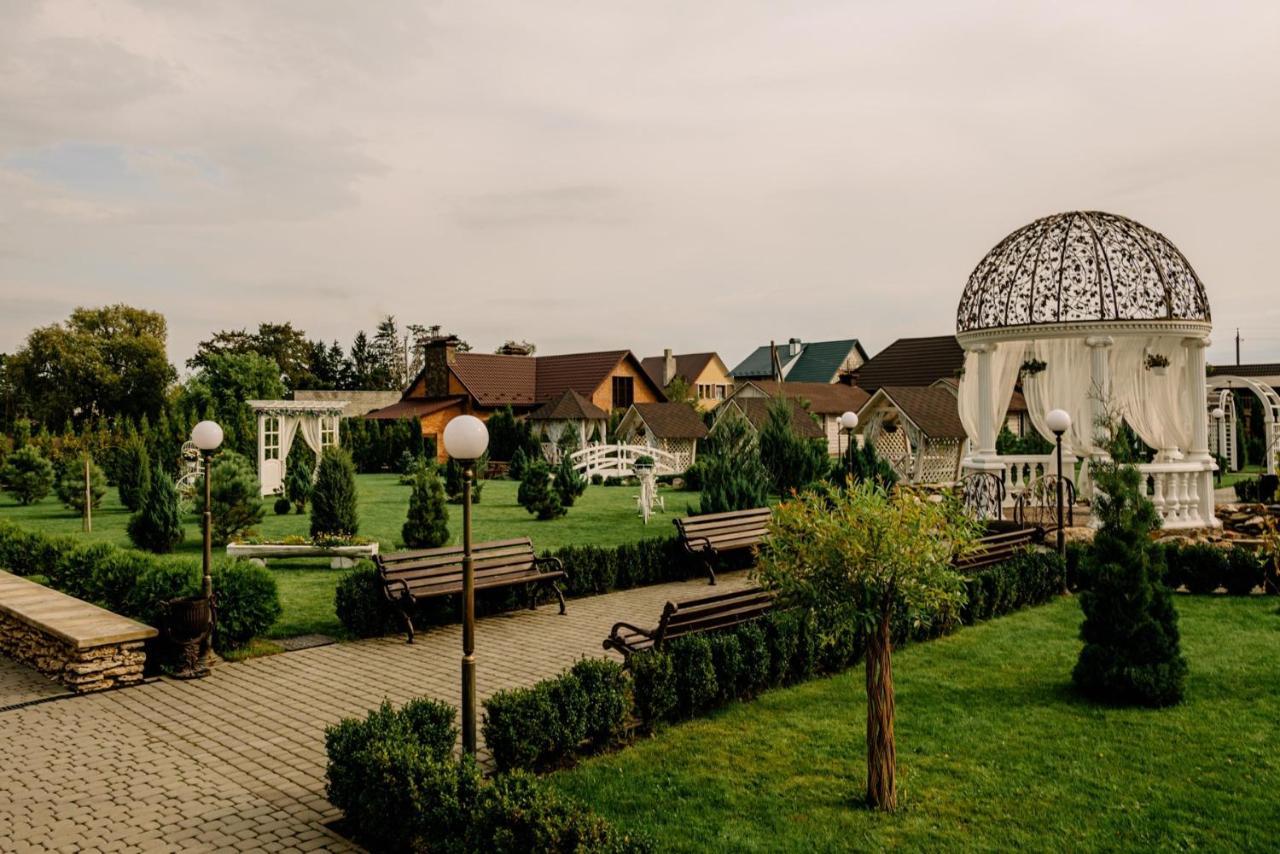 Готельно-Ресторанний Комплекс Прованс Парк Pochaiv Exterior foto