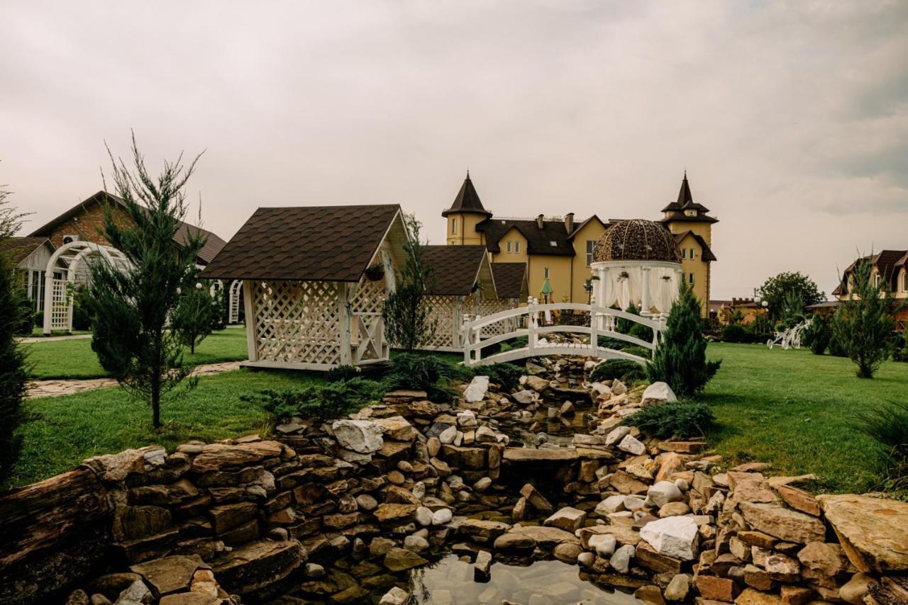 Готельно-Ресторанний Комплекс Прованс Парк Pochaiv Exterior foto